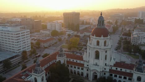 ayuntamiento y centro de pasadena, vista aérea de monumentos y edificios al atardecer california ee.uu.