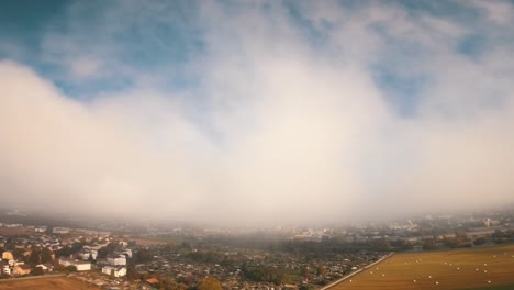 Einige-FPV-Flüge-Am-Frühen-Morgen-über-Einem-Feld