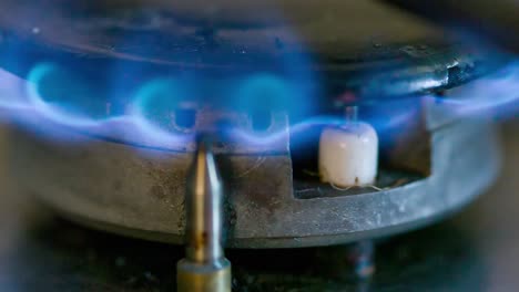 detalle iluminado de la cocina