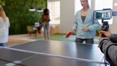 tenis de mesa, oficina y personas jugando un juego