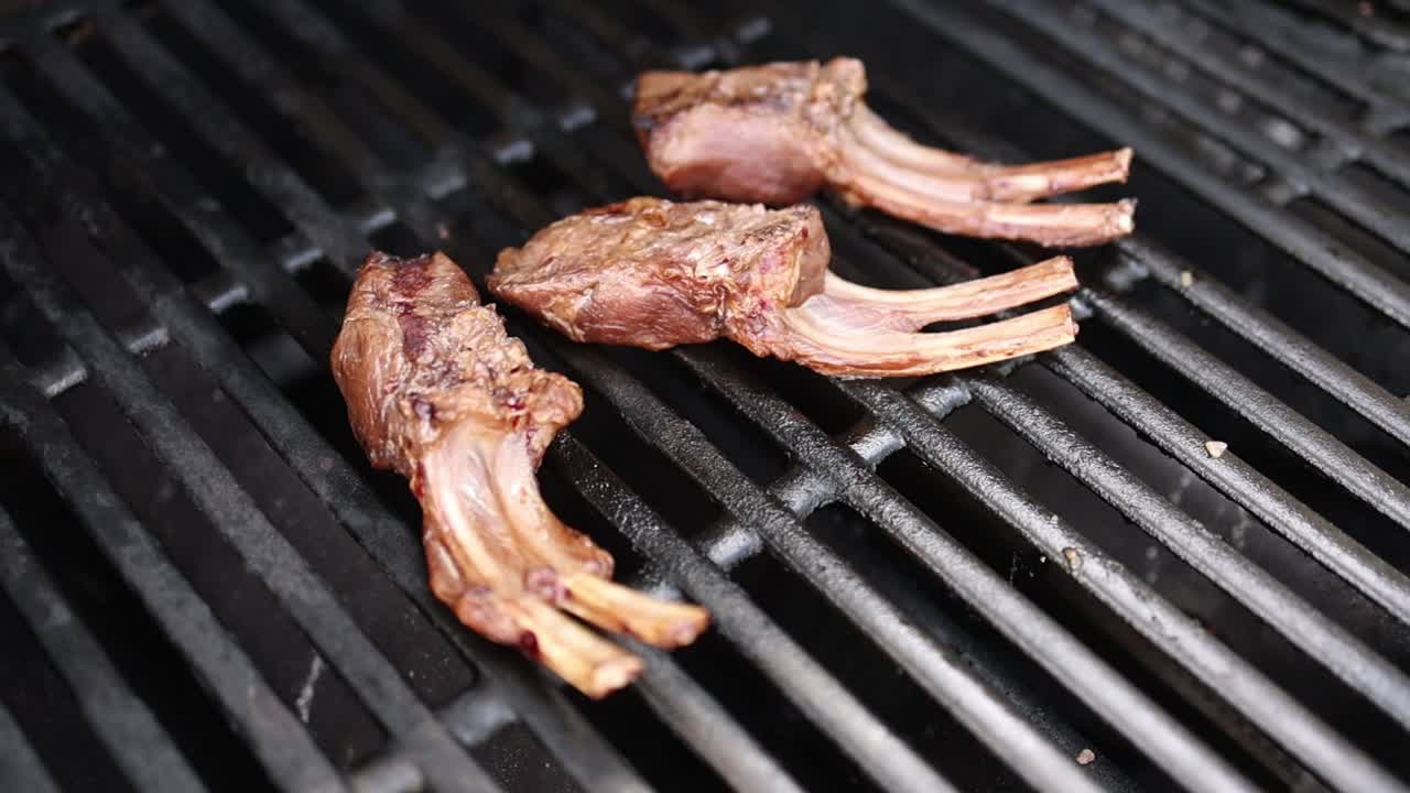 바베큐에 긴 양