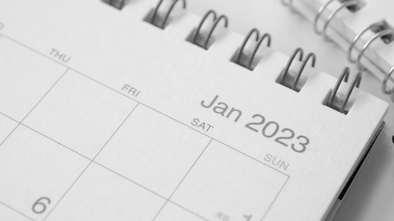 calendario de 2023 años en el escritorio de la oficina,