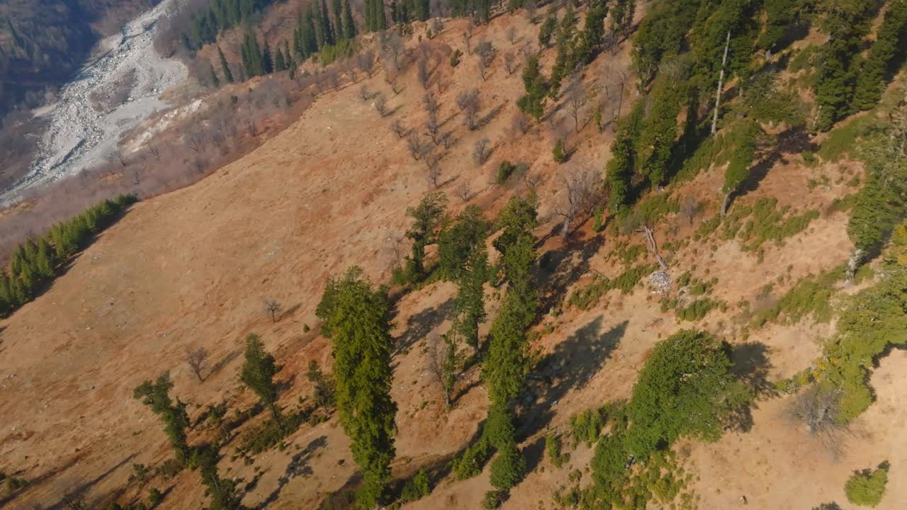 imágenes de lahaul, el valle de spiti que muestran los colores de los viñedos de las montañas congeladas del himalaya