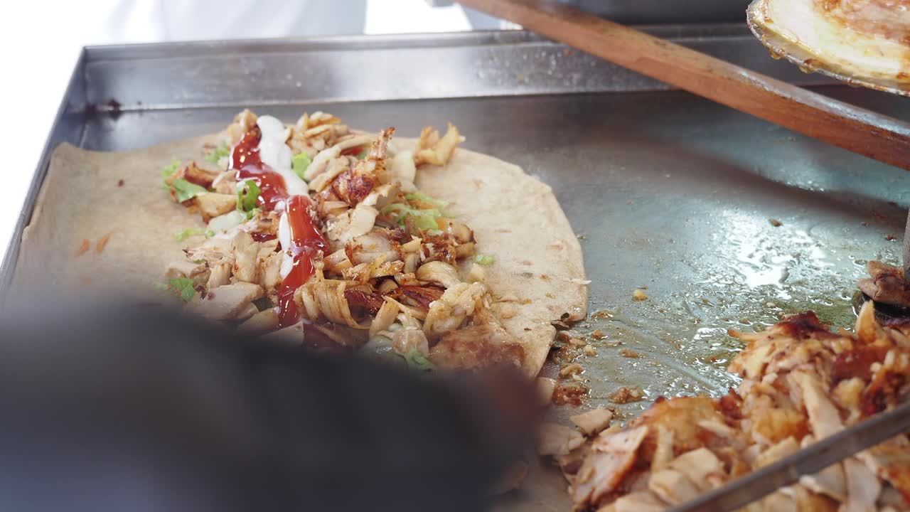 preparación de envoltura de shawarma