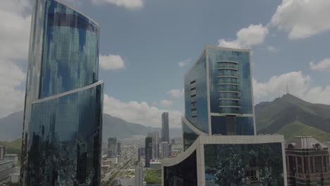 Aerial-establishing-shot-of-large-glass-skyscrapers-situated-in-Valle-Oriente,-Monterrey