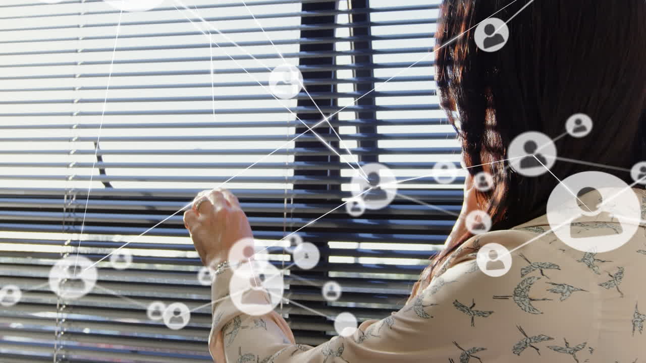 스마트폰으로 이야기하는 백인 여성에 대한 아이콘과 연결 네트워크의 애니메이션