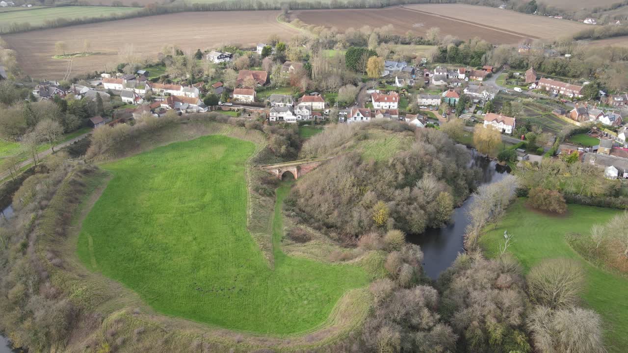 pleshey castle essex movimiento de tierras y drone foso revelan