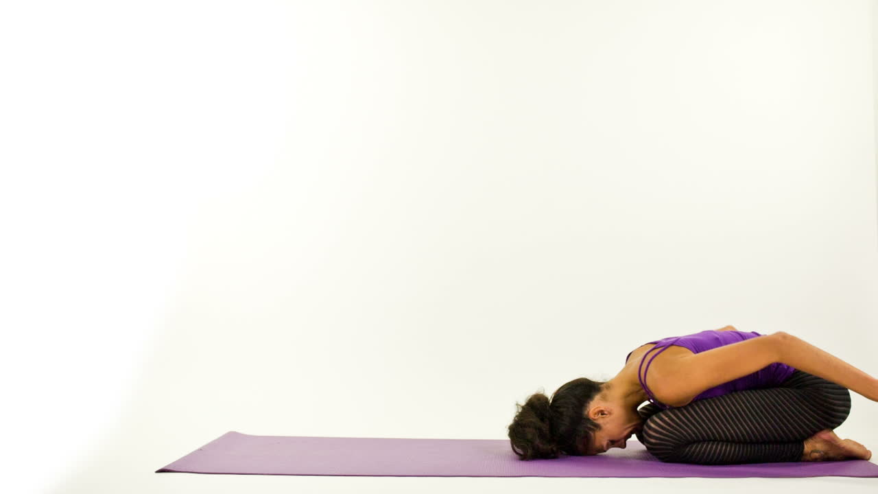 Donna che pratica yoga Studio 34