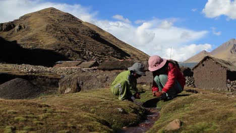 Children-washing-hands-in-bubbling-brook