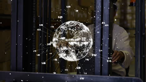animación de puntos de datos de red global sobre el trabajador del almacén que opera la carretilla elevadora