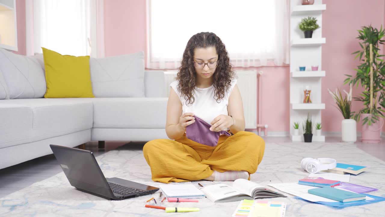 pobre estudiante infeliz y triste.