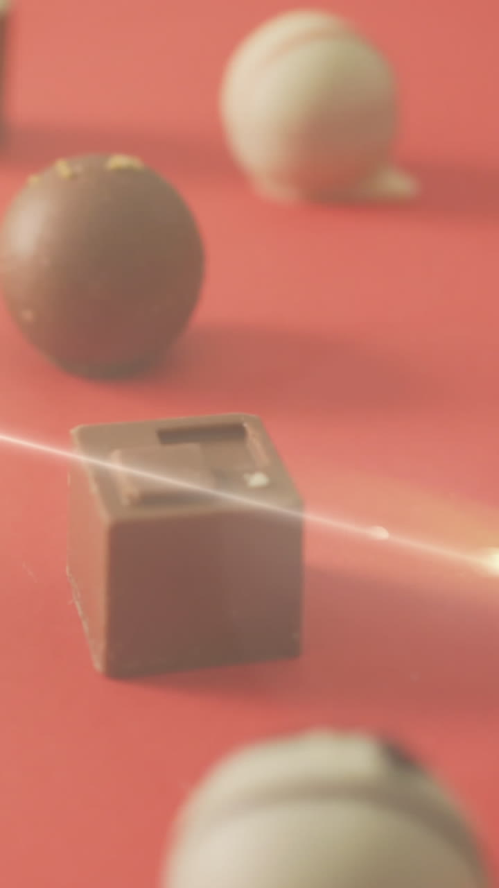 ⁇ 은 표면에 있는 초콜릿 프라린 위의 빛의 애니메이션