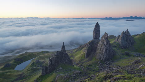 蘇格蘭高地的斯托爾老人 (old man of storr) 的時間延遲片段