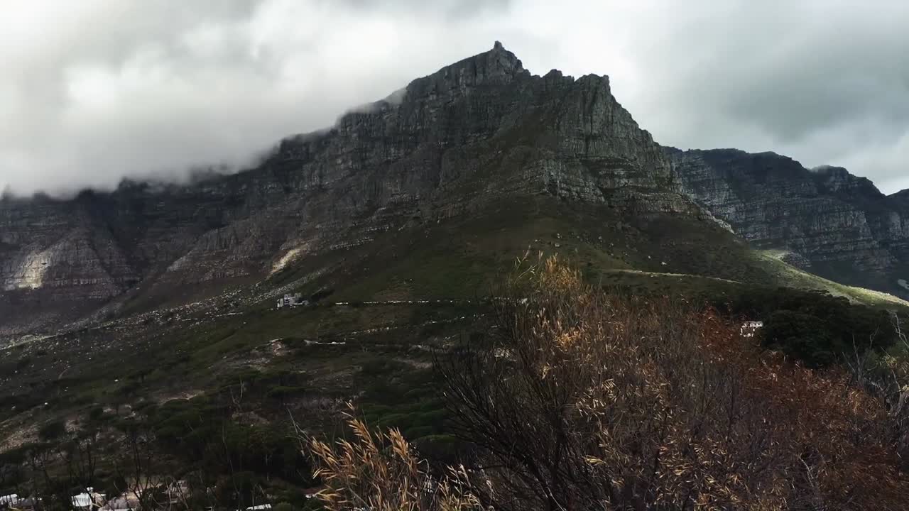 time-lapse del paisaje de montaña con nubes