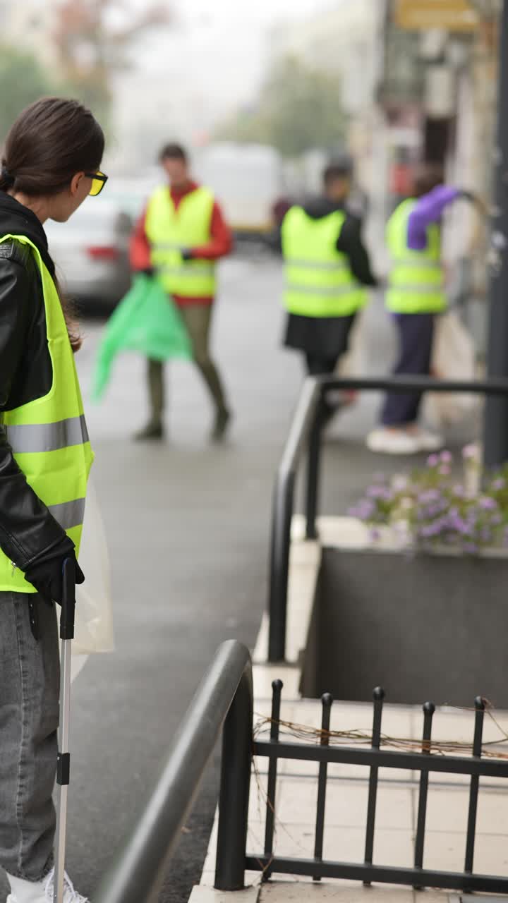 City Street Cleanup Volunteers