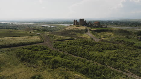 Samtsevrisi-Mittelalterliche-Burg-Und-Kloster-Auf-Dem-Land-Von-Georgia