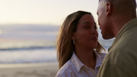 Amor,-Felicidad-Y-Pareja-Bailando-En-La-Playa-Para-El-Romance.