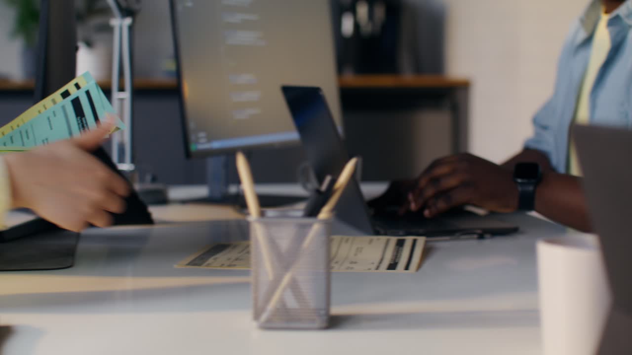 colaboración en equipo en un entorno de oficina