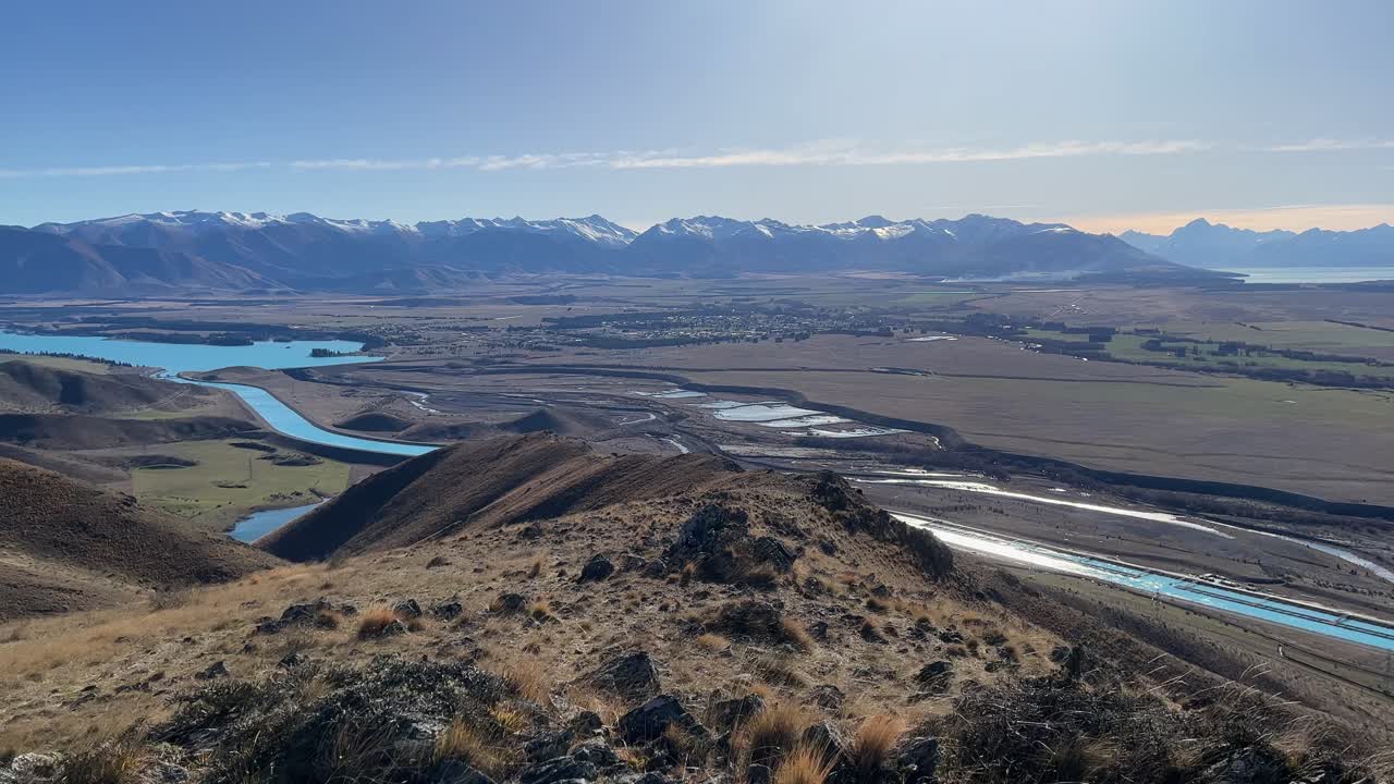 el lago ruataniwha desemboca en el canal hidroeléctrico
