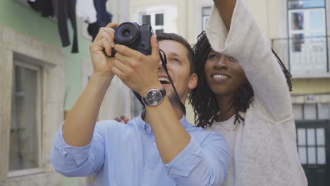 Happy-couple-with-digital-photo-camera.