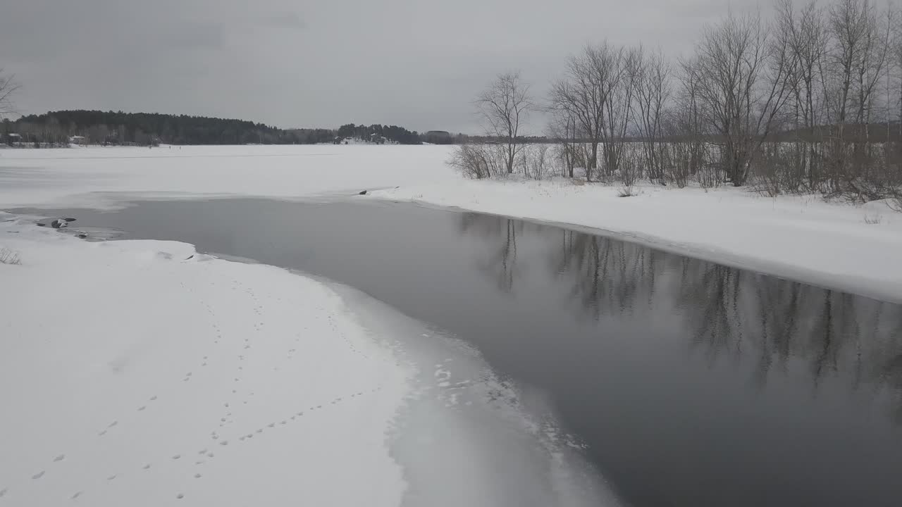 река шагава и замороженное озеро в миннесоте