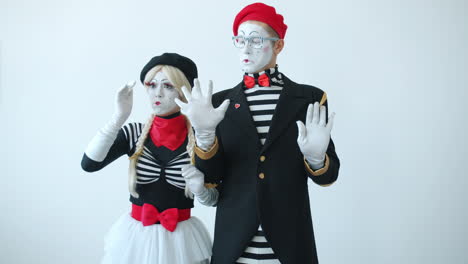 mime artists in performance