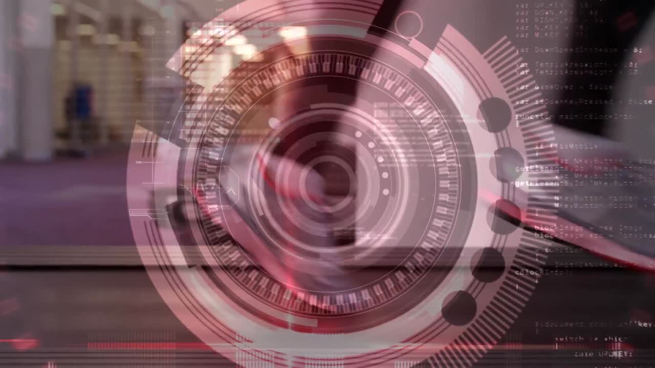 낮은 섹션과 함께 스캐닝 범위를 돌리는 여성