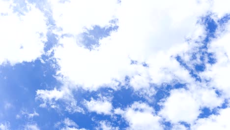 cielo azul y nubes blancas, lapso de tiempo.