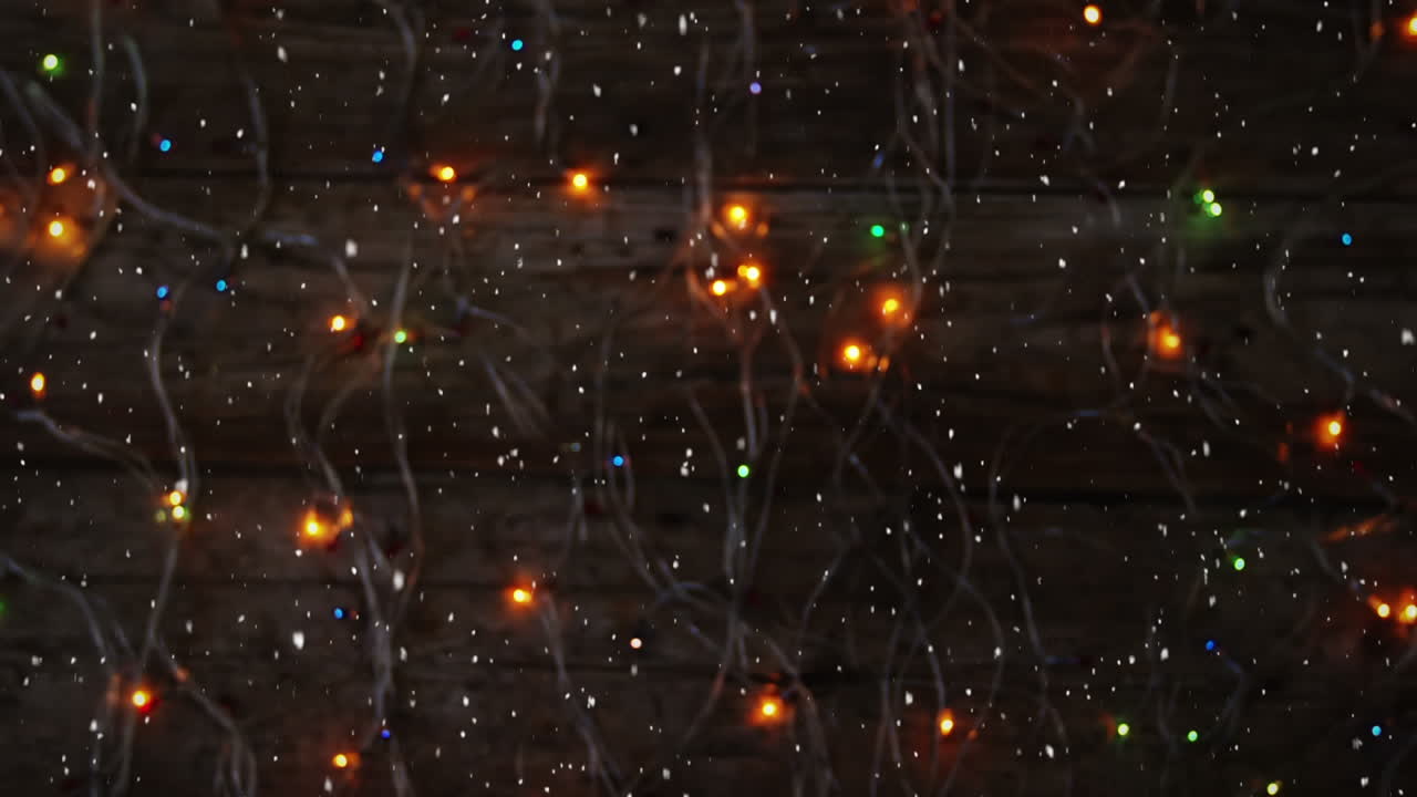 Videokompositio: lunta pöydällä olevien valojen päällä