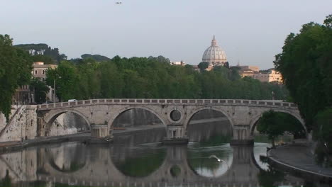 bridge over the tiber river in rome 1