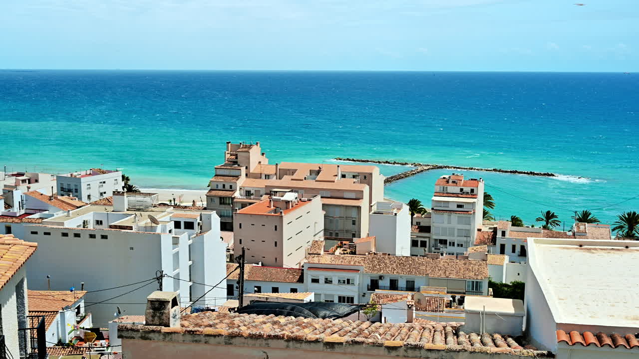 Vista panorâmica do horizonte da cidade antiga de Altea, Espanha, em um dia ensolarado