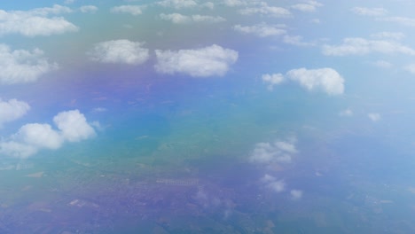 Vista-Aérea-Del-Paisaje-De-Tenerife-Desde-La-Ventana-Del-Avión-Sobre-Las-Nubes.