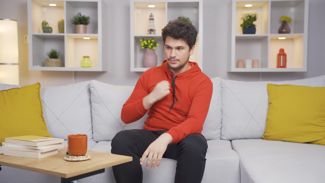 hombre abrumado por el calor.