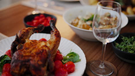 Zoom,-Essen-Oder-Mahlzeit-Mit-Huhn