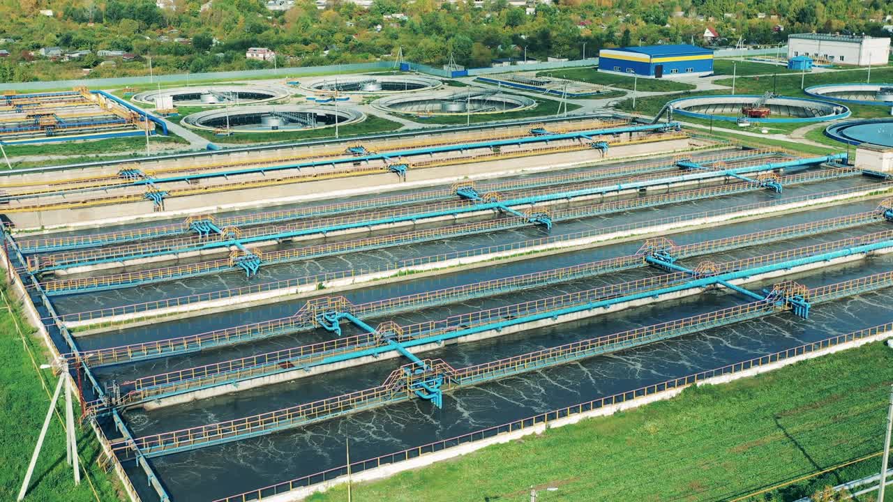 하수 청소 시설의 공중 전망. 하수 처리 개념.