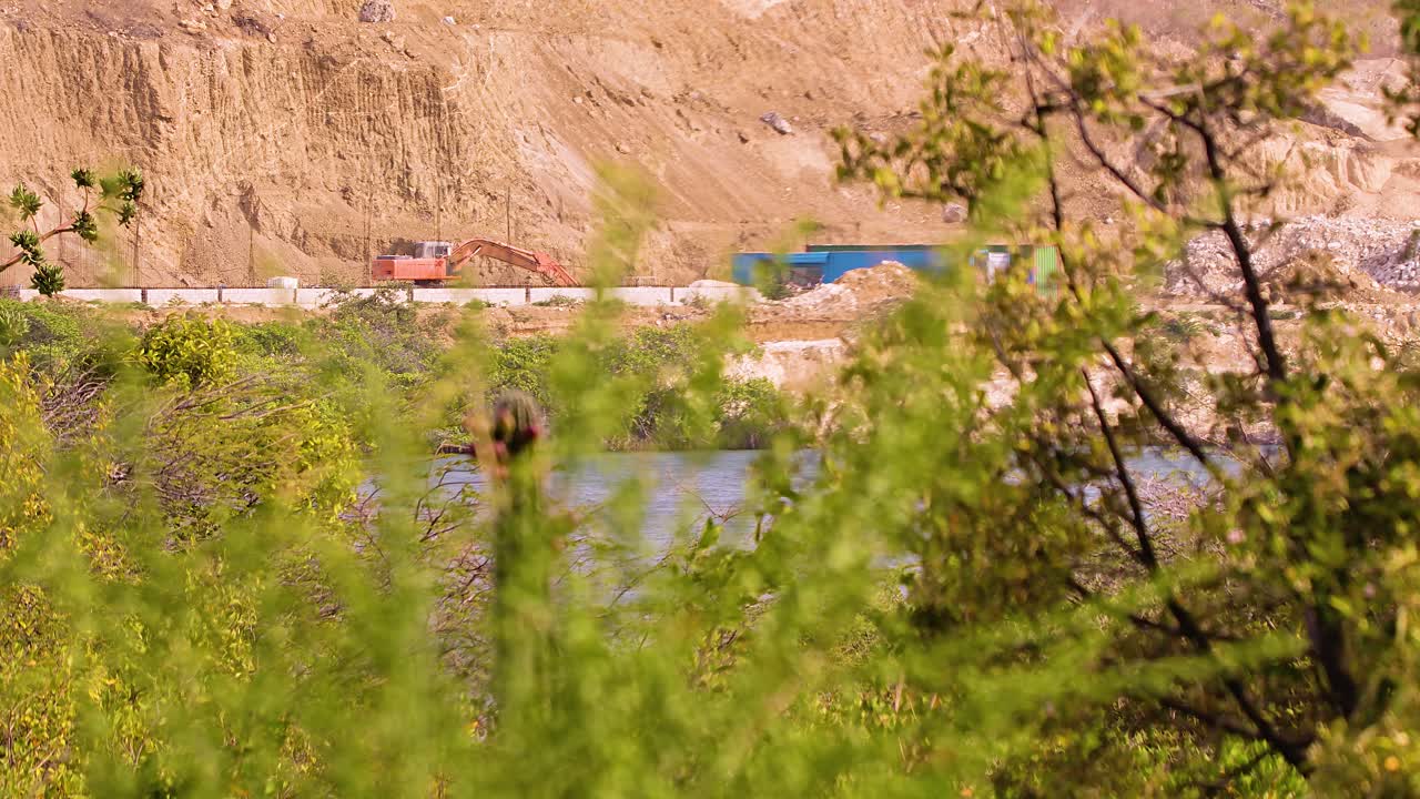 parte de un sitio de construcción junto al agua en una isla del caribe