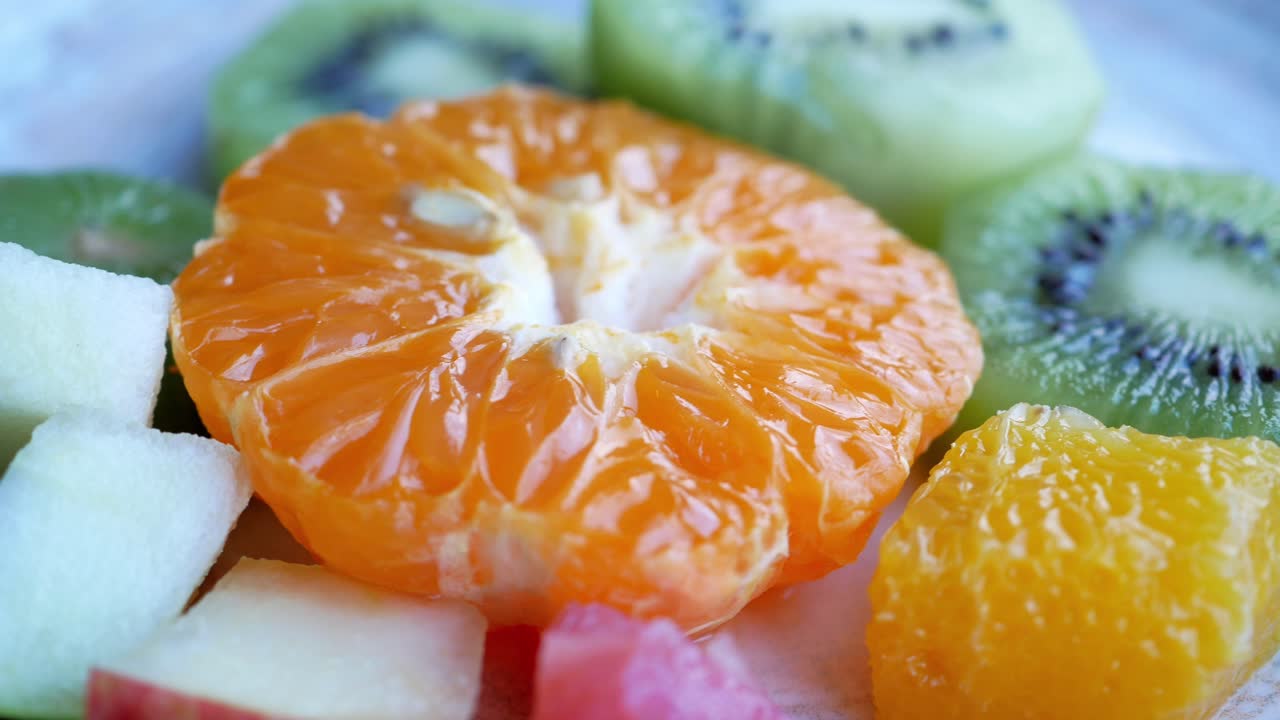 다양한 신선한 과일 러드