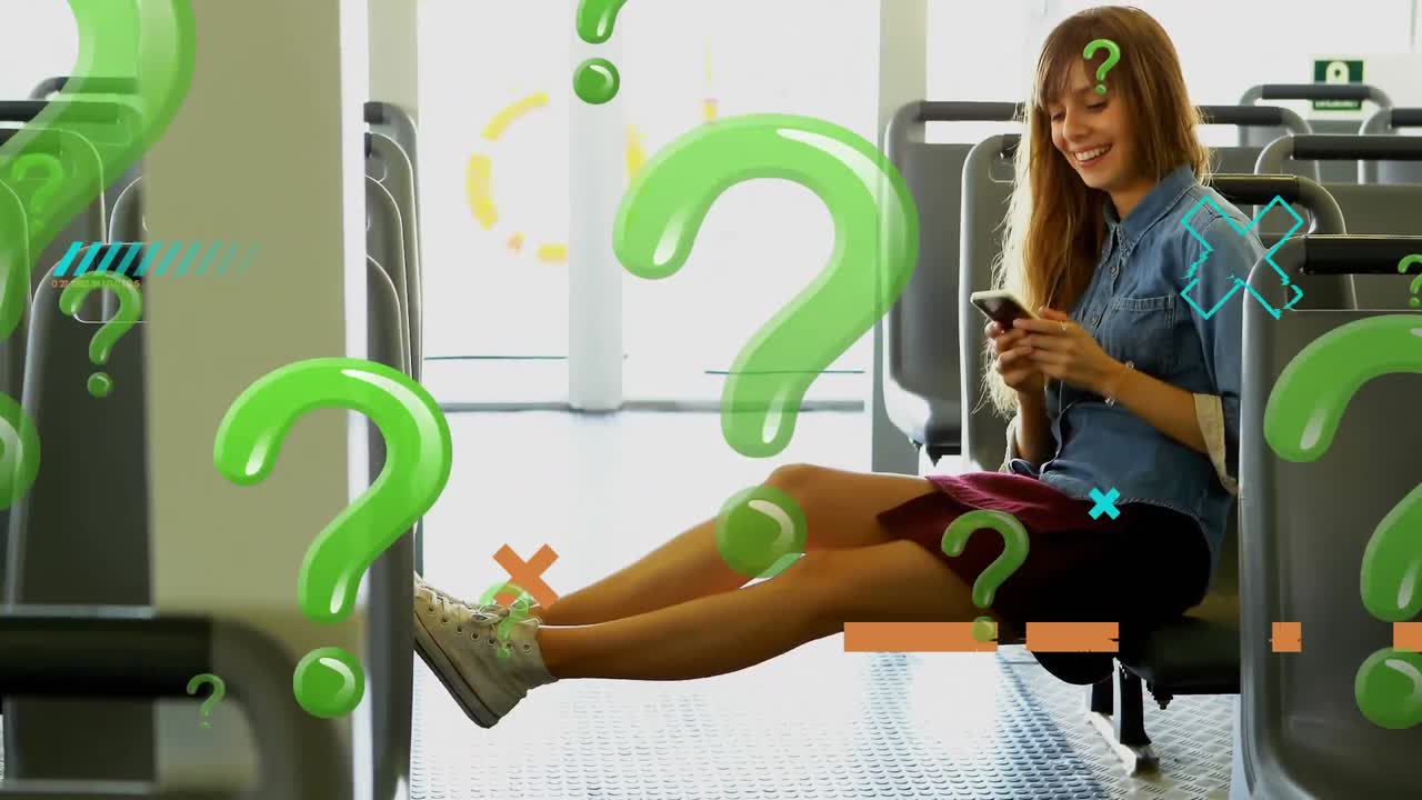 animación de iconos digitales sobre una mujer usando un teléfono inteligente