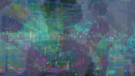 Animación-Del-Procesamiento-De-Datos-Y-Mapa-Mundial-Sobre-Diversos-Empresarios-En-El-Cargo