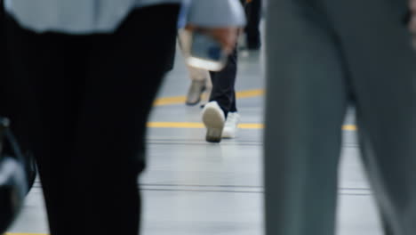 Slow-motion-crowd-of-people-walking-on-street