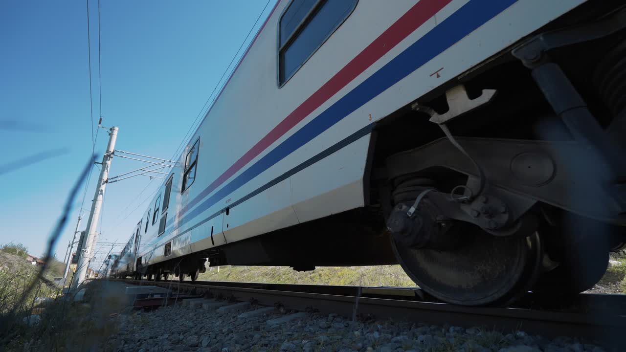 vista de cerca del paso del tren