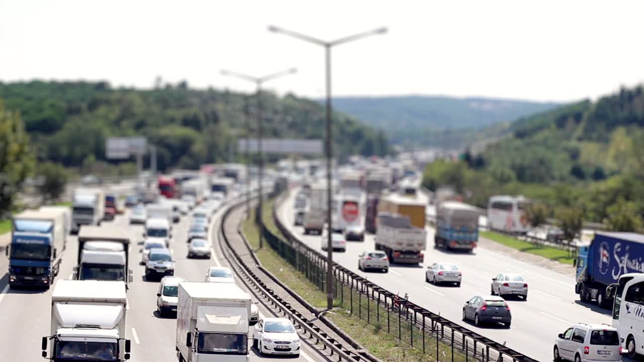 고속도로의 차량 교통 체증 시간 지연 2