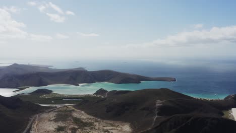 drone sobrevoa a praia de balandra, baja, méxico