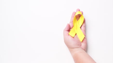 día de la prevención del suicidio, mes de concientización sobre el cáncer infantil, sarcoma, óseo y vesical y cinta amarilla para apoyar la vida y la enfermedad de las personas