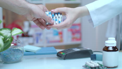 man buy pills with credit card. terminal payment at drugstore