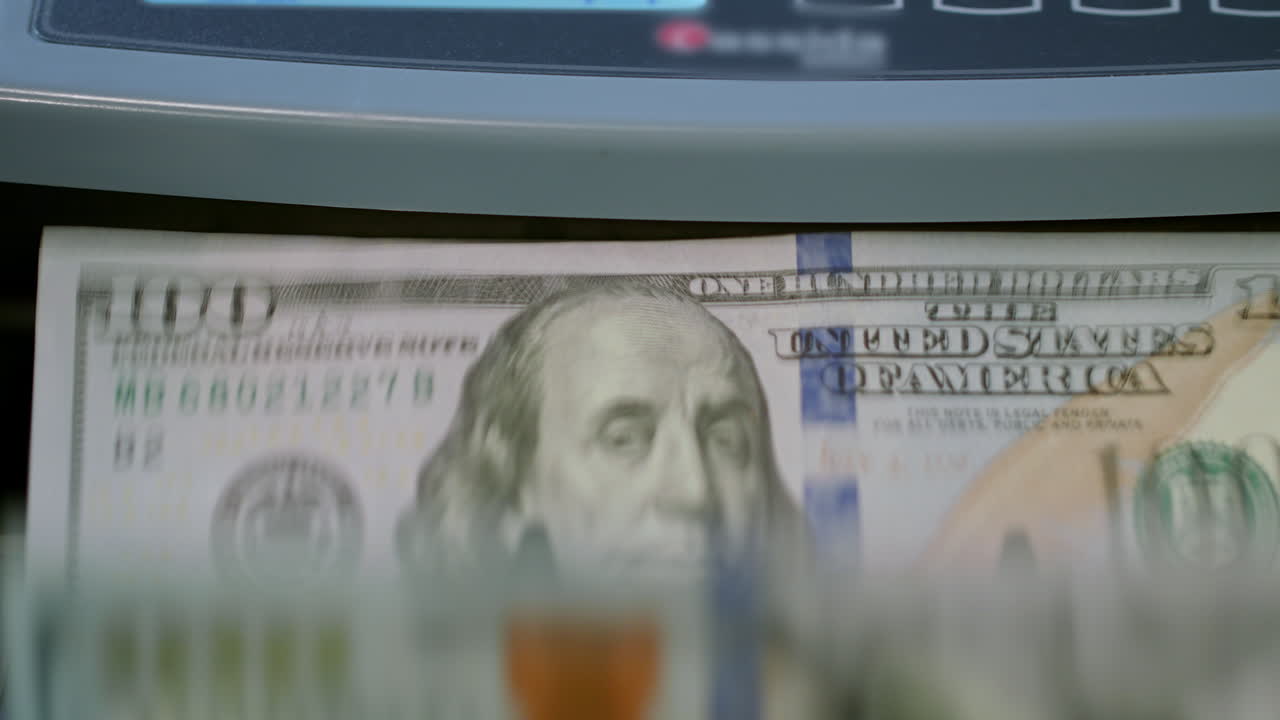 concepto de dinero de renta. máquina de contar divisas. cálculo de dinero de papel