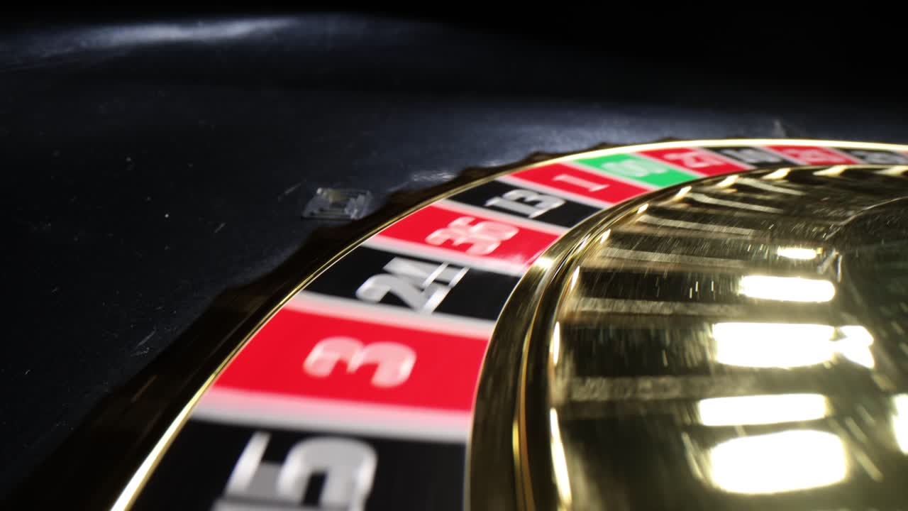 Primo piano di una ruota della roulette che gira