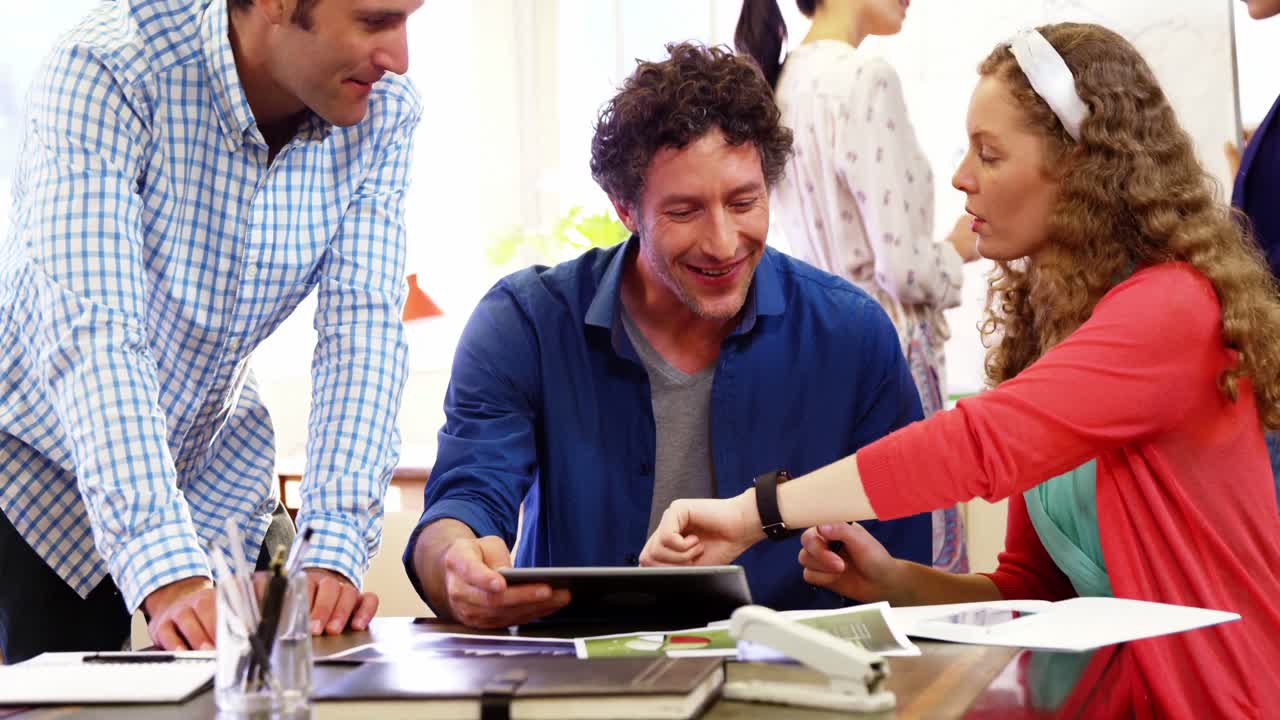 grupo de ejecutivos de negocios en una reunión