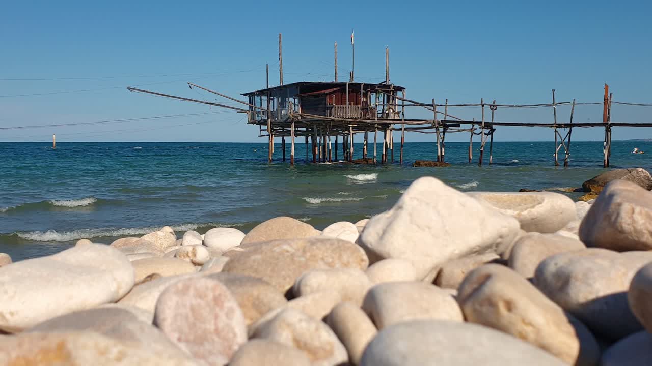 trabocco или традиционная рыболовная машина в фоссации, италия