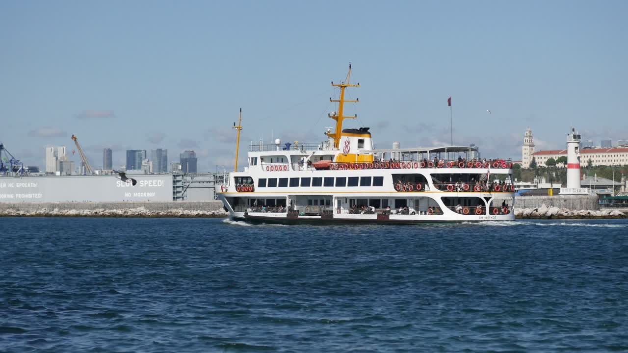 ferry en el puerto de estambul